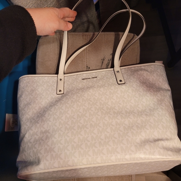 Michael Kors Carter Large White/Alumin Zippered Tote Bag NEW With Tags - Picture 4 of 13